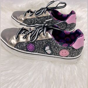 Madden NYC | Bitmoji,glitter,sneakers 6.0 black, bronze,pink.